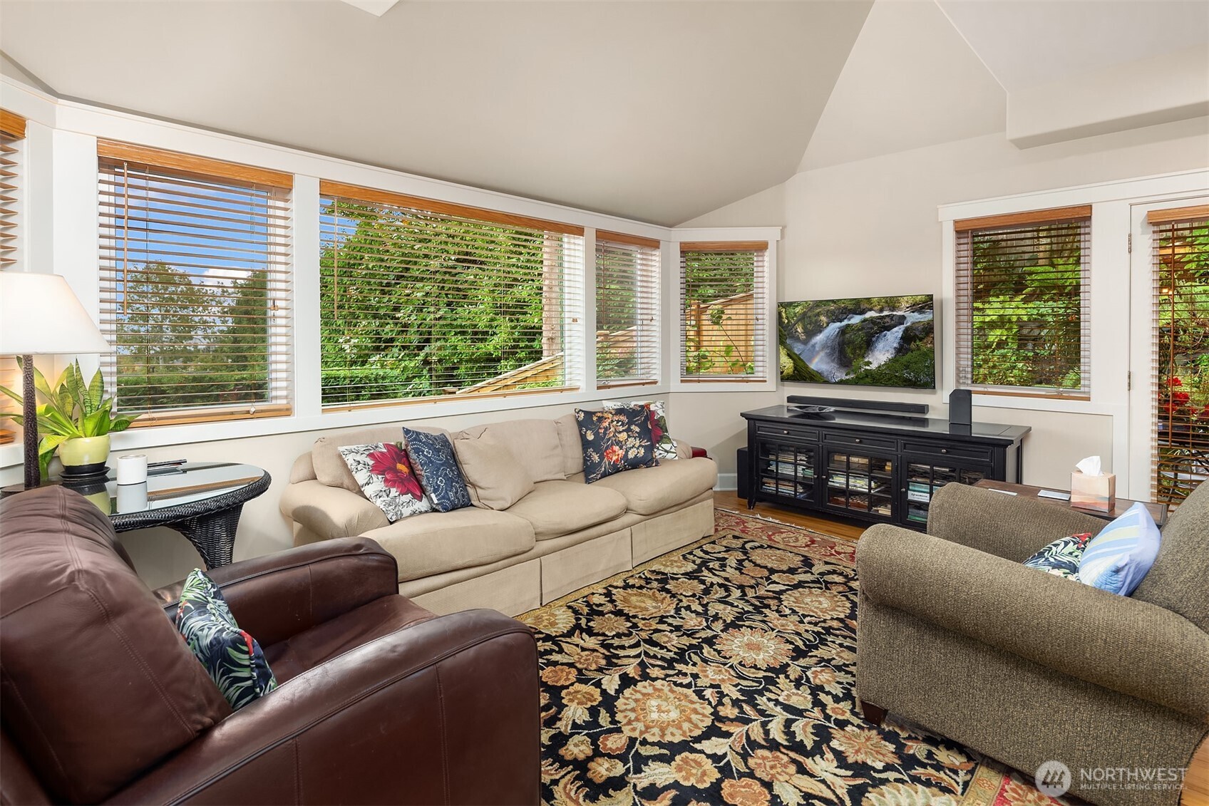 4411 Northeast 90th Street Seattle, WA 98115 - Photo 10 of 30