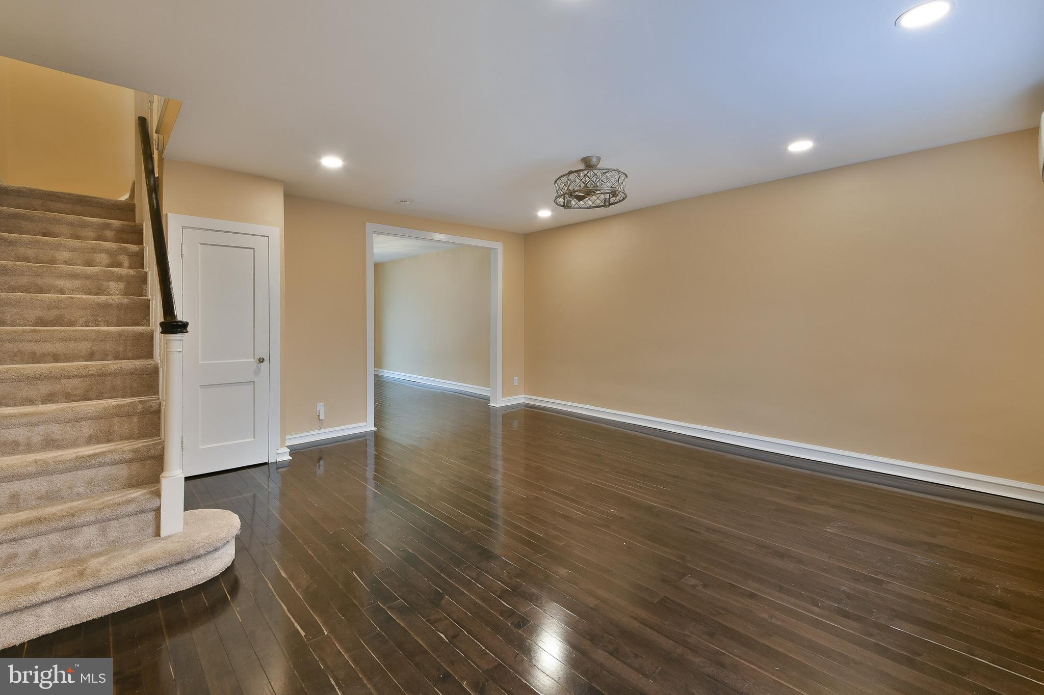 7537 Woolston Avenue Philadelphia, PA 19150 - Photo 3 of 27