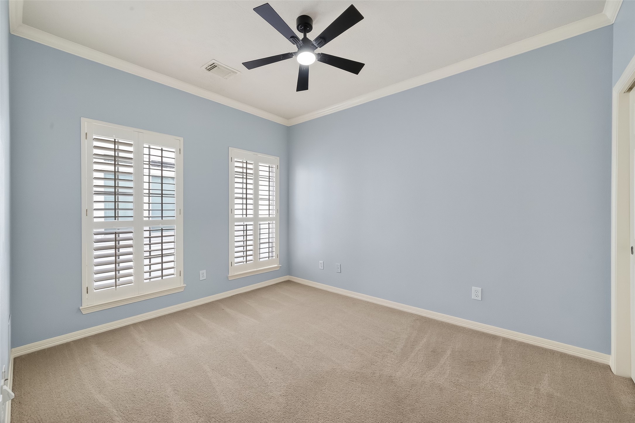 5835 Val Verde Street Houston, TX 77057 - Photo 11 of 21 a view of an empty room with a window