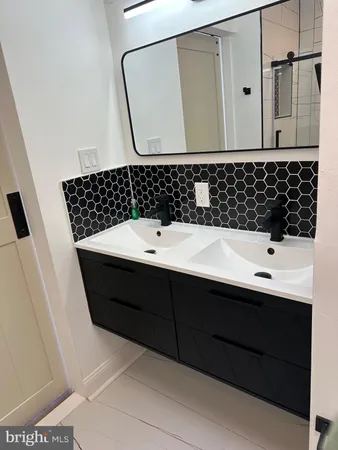 $289,999 | 5632 Larchwood Avenue, Philadelphia, PA 19143