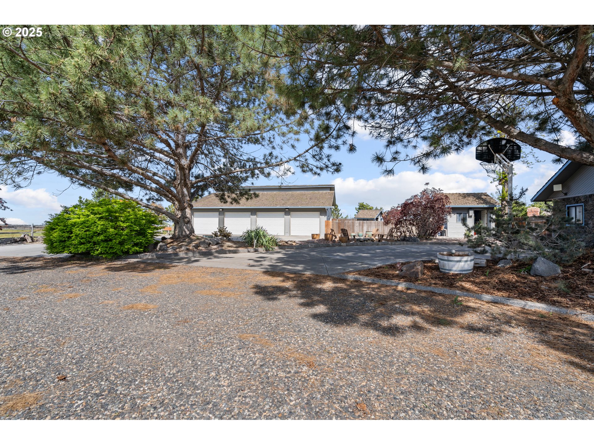 33551 East Progress Road Hermiston, OR 97838 - Photo 2 of 35 a view of a house with a yard