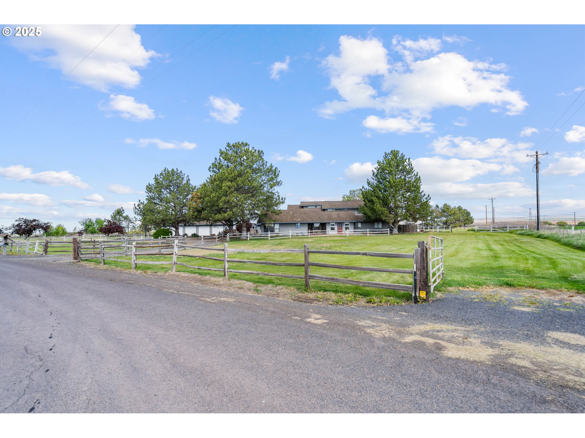 33551 East Progress Road Hermiston, OR 97838 - Photo 33 of 35 a view of a park