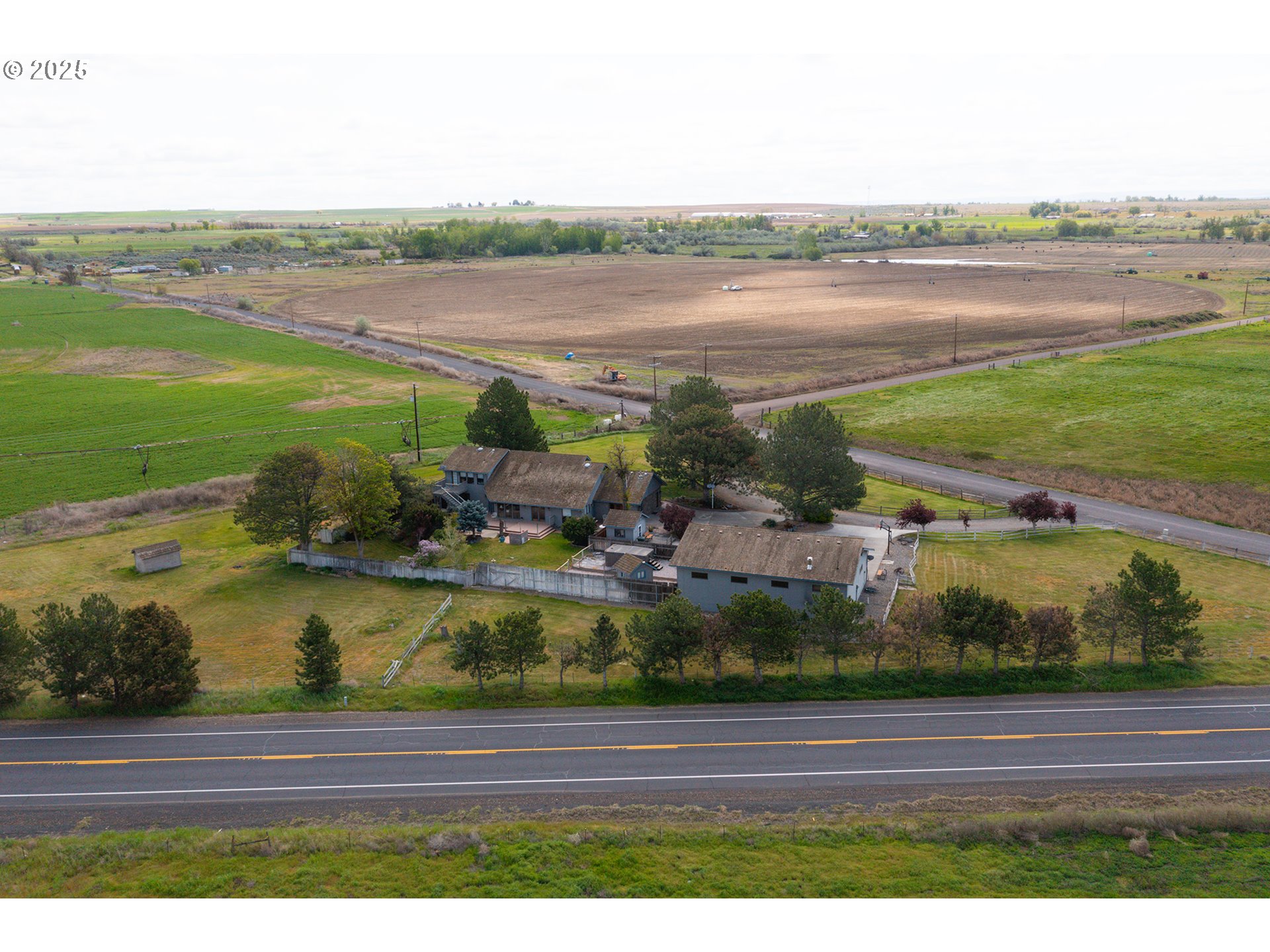 33551 East Progress Road Hermiston, OR 97838 - Photo 5 of 35 a view of a lake