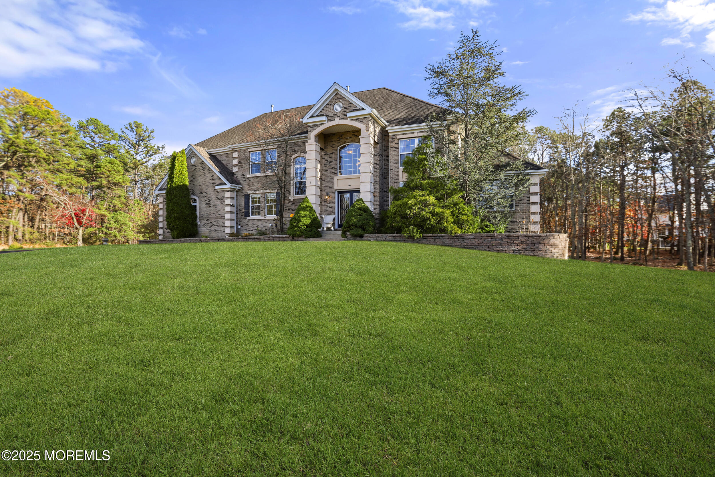 2 Woods Edge Drive Jackson, NJ 08527 - Photo 4 of 43 a front view of a house with a yard