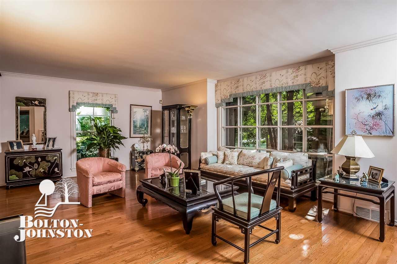 277 Touraine Road Grosse Pointe, MI 48236 - Photo 6 of 48 31383075-5.JPG