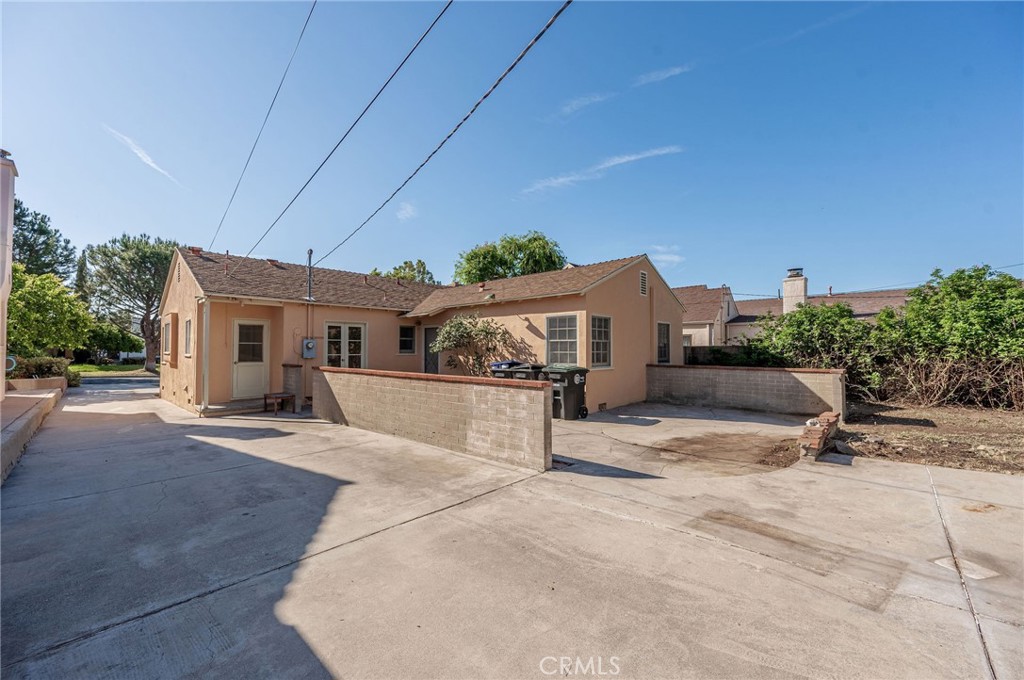 1425 Thompson Avenue Glendale, CA 91201 - Photo 11 of 44 a view of a house with outdoor space and sitting area