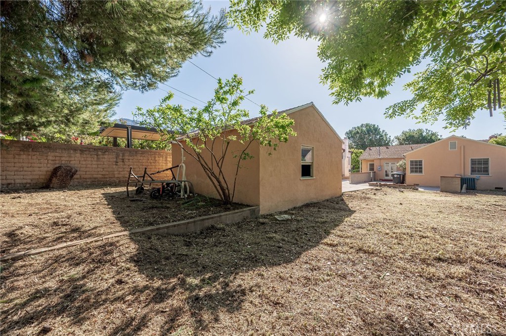 1425 Thompson Avenue Glendale, CA 91201 - Photo 13 of 44 a backyard of a house with lots of green space