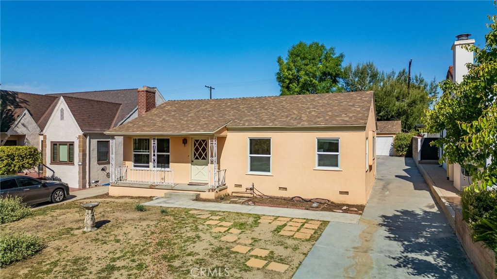 1425 Thompson Avenue Glendale, CA 91201 - Photo 3 of 44 a front view of a house with garden