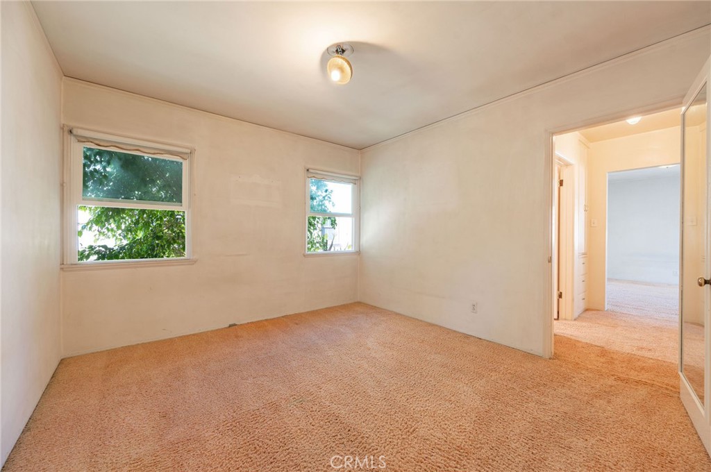 1425 Thompson Avenue Glendale, CA 91201 - Photo 33 of 44 an empty room with windows