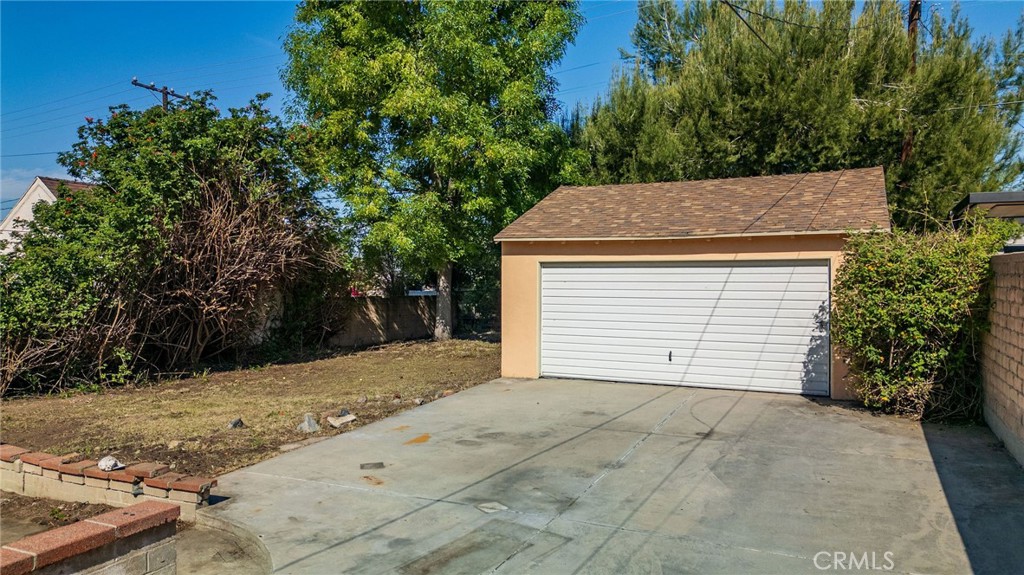1425 Thompson Avenue Glendale, CA 91201 - Photo 4 of 44 a view of a house with a yard and garage