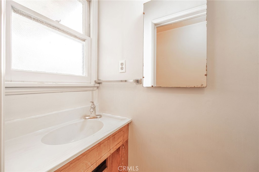 1425 Thompson Avenue Glendale, CA 91201 - Photo 43 of 44 a bathroom with a sink and a mirror