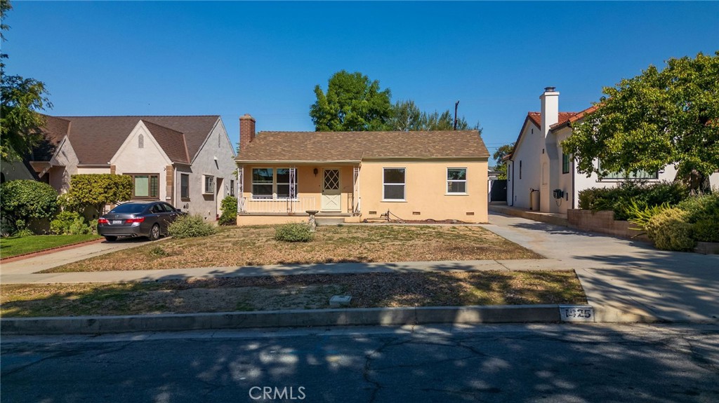 1425 Thompson Avenue Glendale, CA 91201 - Photo 44 of 44 a front view of a house with a yard