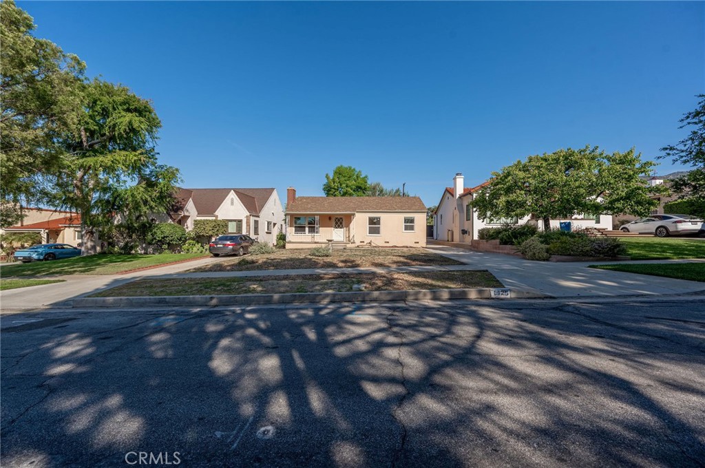 1425 Thompson Avenue Glendale, CA 91201 - Photo 6 of 44 a view of street with houses