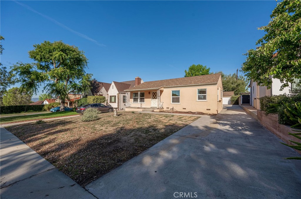 1425 Thompson Avenue Glendale, CA 91201 - Photo 7 of 44 a view of a house with a yard