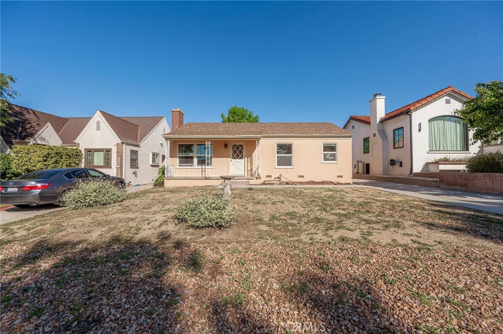 1425 Thompson Avenue Glendale, CA 91201 - Photo 9 of 44 a view of a yard in front of a house