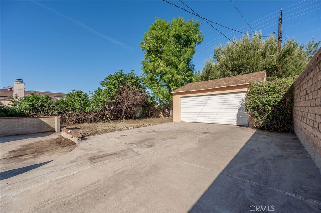 1425 Thompson Avenue Glendale, CA 91201 - Photo 10 of 44 a view of a house with a yard and garage