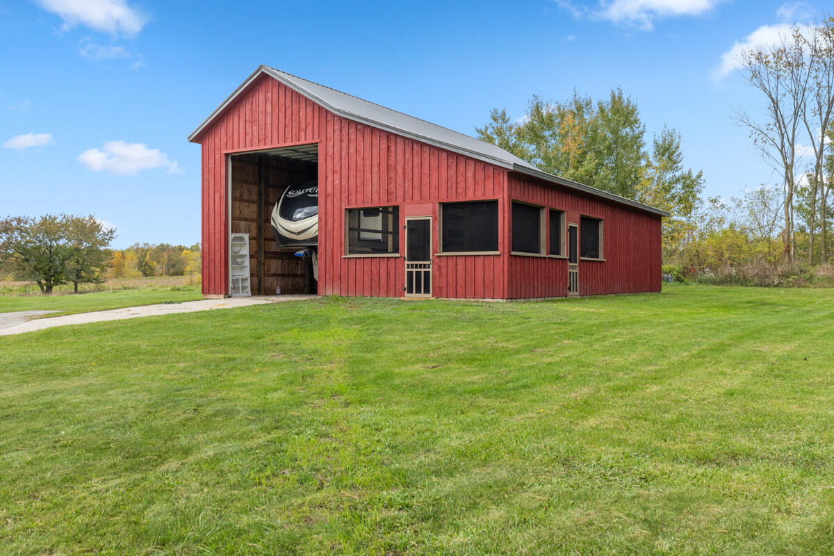 11854 Belding Road Belding, MI 48809 - Photo 37 of 44