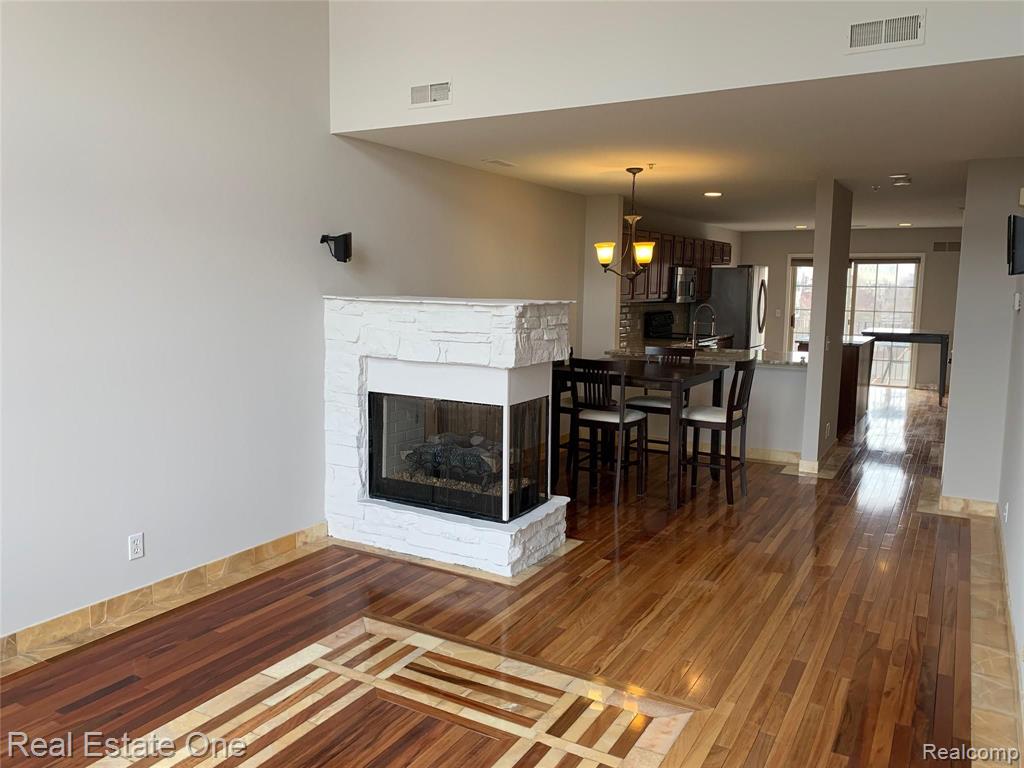 1558 Devon Lane, Unit 5 Troy, MI 48084 - Photo 3 of 19