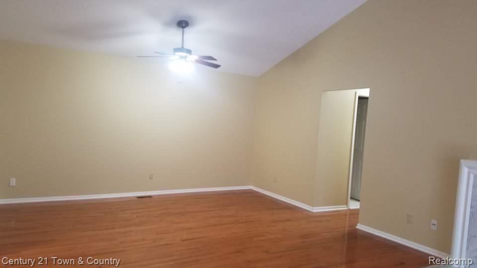 5824 Dawn Ridge Drive, Unit 86 Troy, MI 48098 - Photo 2 of 15