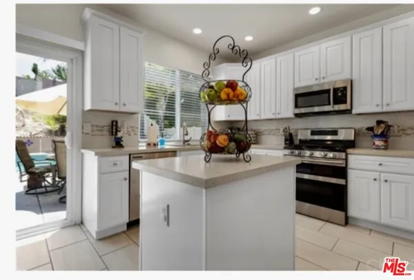 $4,200 | 32209 Corte Carmona, Temecula, CA 92592