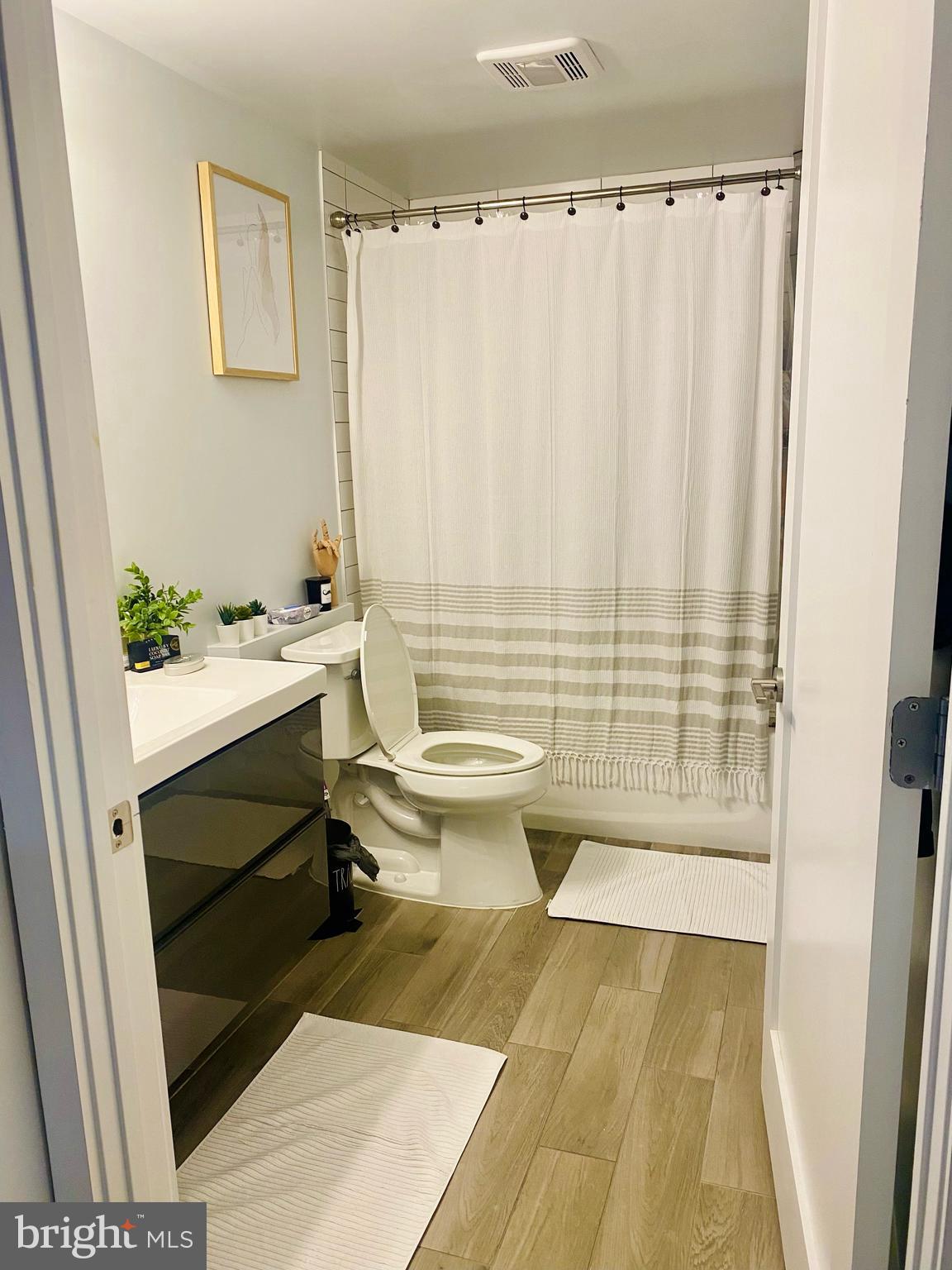 700 Roeder Road, Unit 201 Silver Spring, MD 20910 - Photo 11 of 17 Bathroom