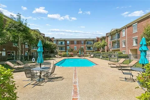 $510,000 | 801 Rue Dauphine, Unit 201, Metairie, LA 70005