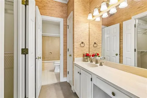 $510,000 | 801 Rue Dauphine, Unit 201, Metairie, LA 70005