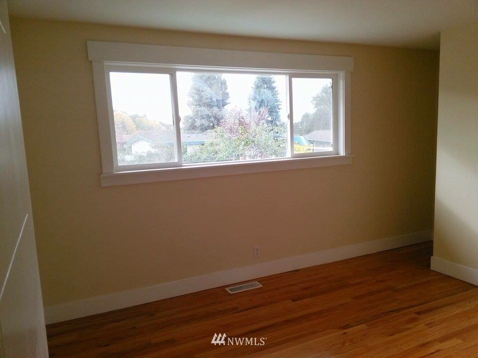 3013 Northeast 8th Street Renton, WA 98056 - Photo 11 of 24