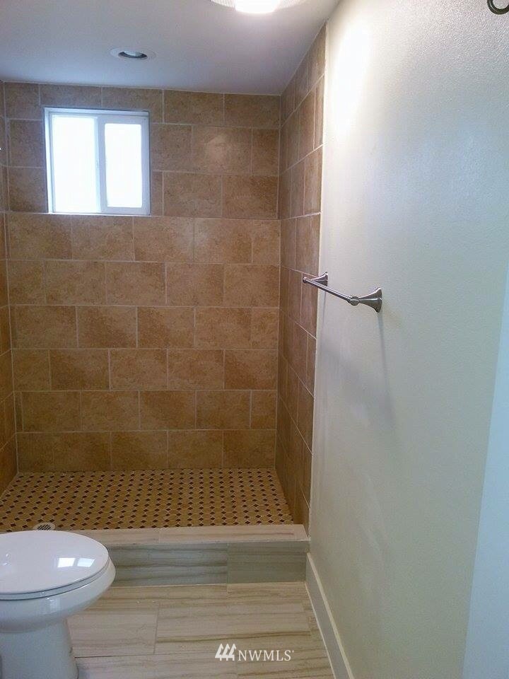 3013 Northeast 8th Street Renton, WA 98056 - Photo 18 of 24