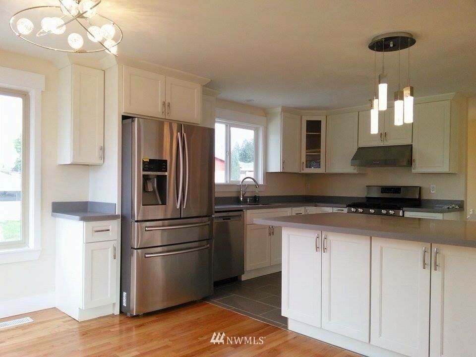 3013 Northeast 8th Street Renton, WA 98056 - Photo 3 of 24