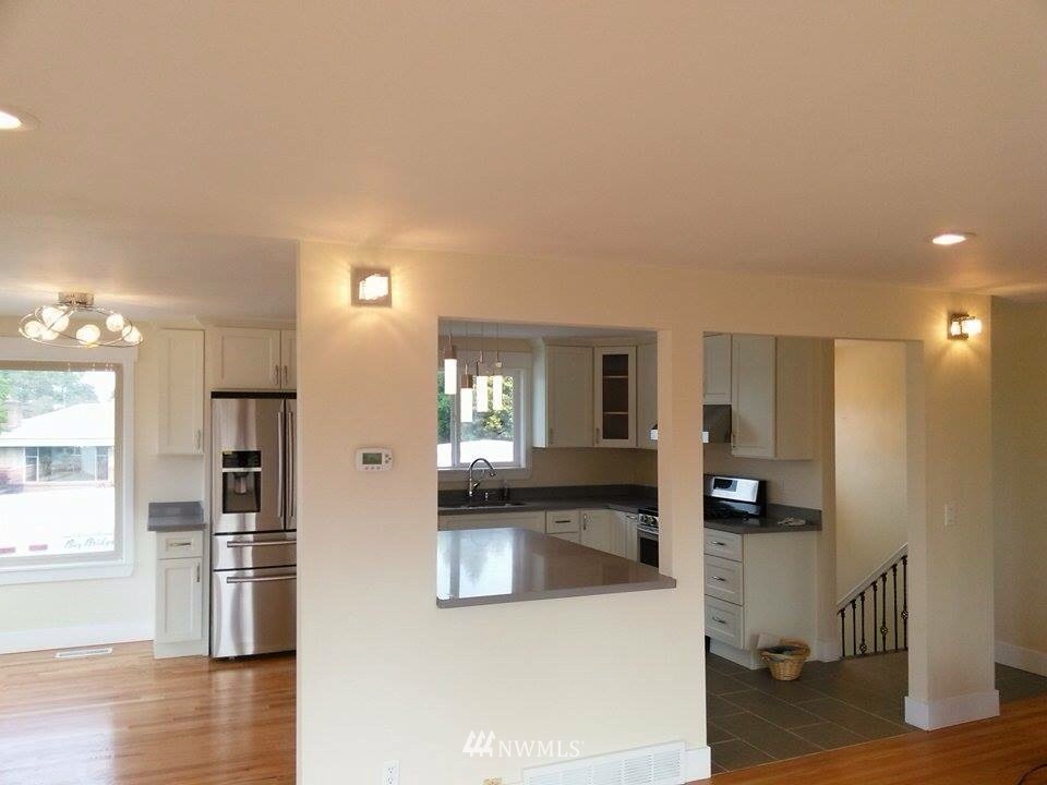 3013 Northeast 8th Street Renton, WA 98056 - Photo 4 of 24