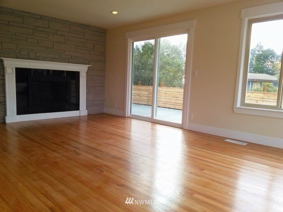 3013 Northeast 8th Street Renton, WA 98056 - Photo 5 of 24