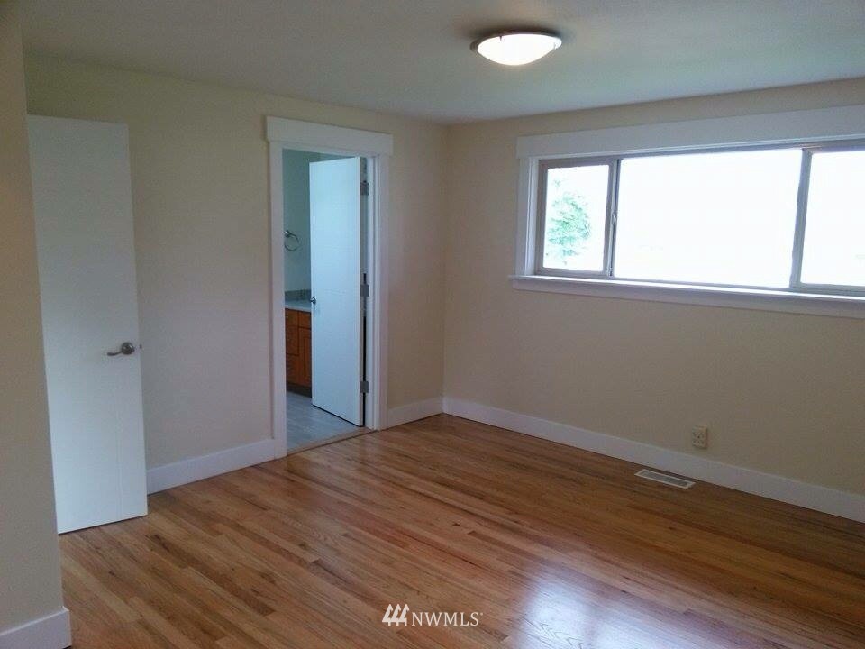 3013 Northeast 8th Street Renton, WA 98056 - Photo 8 of 24