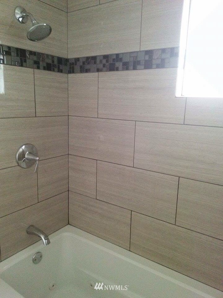 3013 Northeast 8th Street Renton, WA 98056 - Photo 10 of 24
