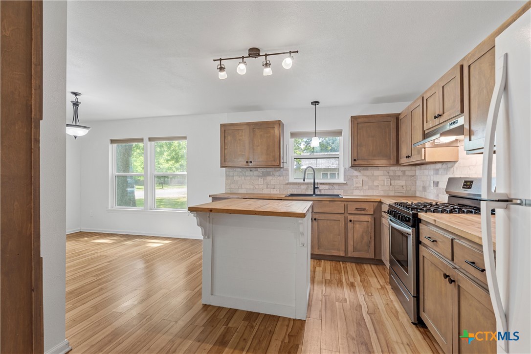 407 East 7th Street Cameron, TX 76520 - Photo 17 of 43 a kitchen with stainless steel appliances granite countertop a sink stove and refrigerator