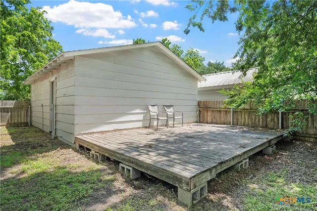 $216,900 | 407 East 7th Street, Cameron, TX 76520
