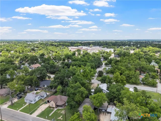 $216,900 | 407 East 7th Street, Cameron, TX 76520