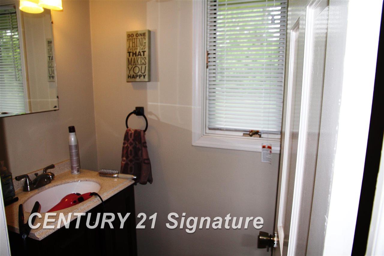 741 Somerset Road Saginaw, MI 48638 - Photo 10 of 26
