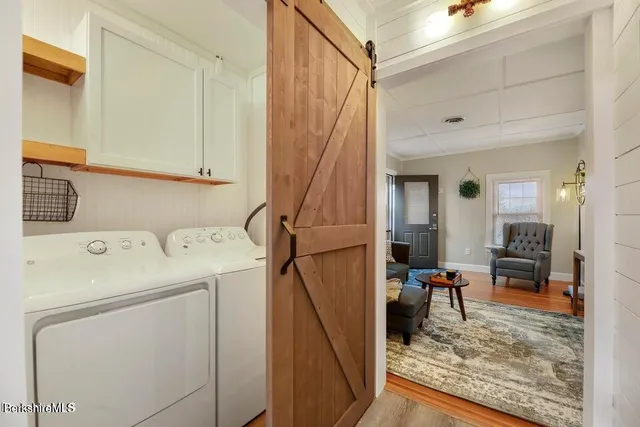 a view of entryway with livingroom and furniture