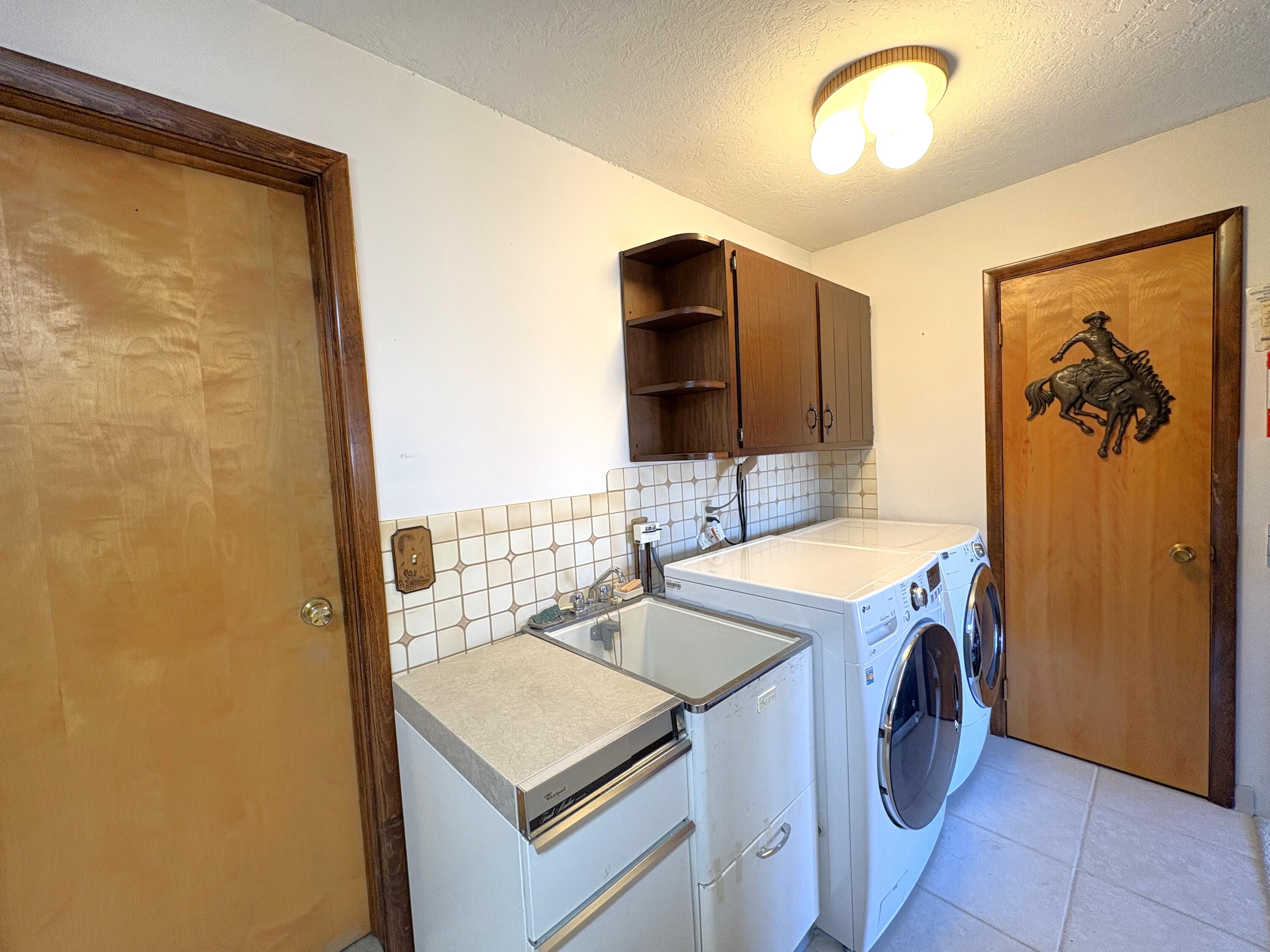 555 South Main Street Buffalo, WY 82834 - Photo 18 of 44 13 Laundry