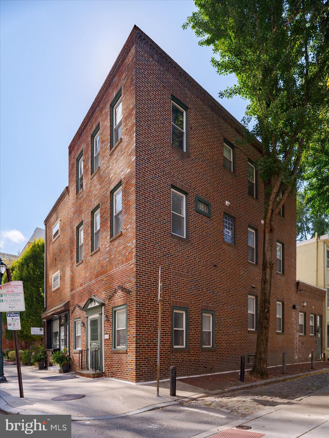 1108 Locust Street Philadelphia, PA 19107 - Photo 4 of 33 a front view of a building