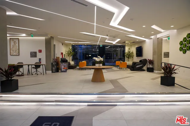 $3,621 | 414 North Orange Street, Unit 725, Glendale, CA 91203