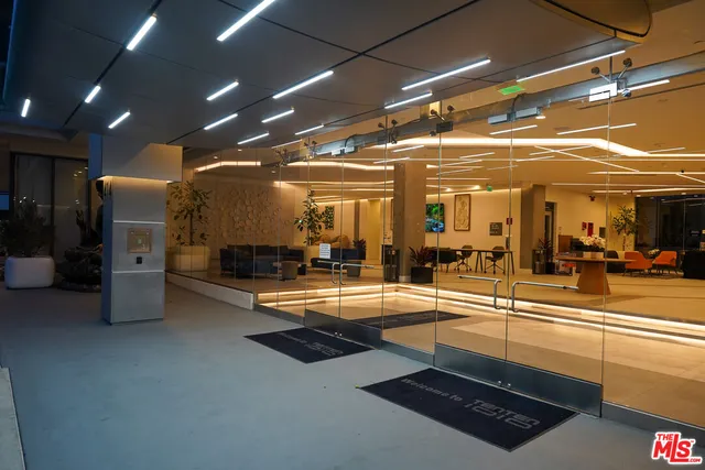 $3,621 | 414 North Orange Street, Unit 725, Glendale, CA 91203