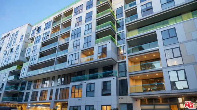 $3,621 | 414 North Orange Street, Unit 725, Glendale, CA 91203