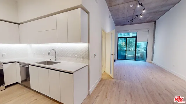 $3,621 | 414 North Orange Street, Unit 725, Glendale, CA 91203