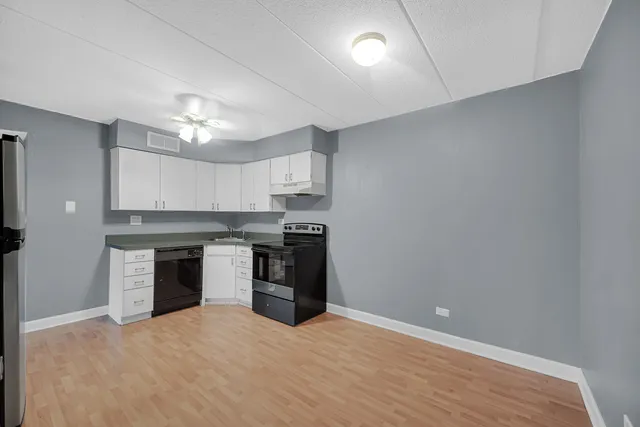 $189,000 | 491 Timber Ridge Drive, Unit 101, Carol Stream, IL 60188