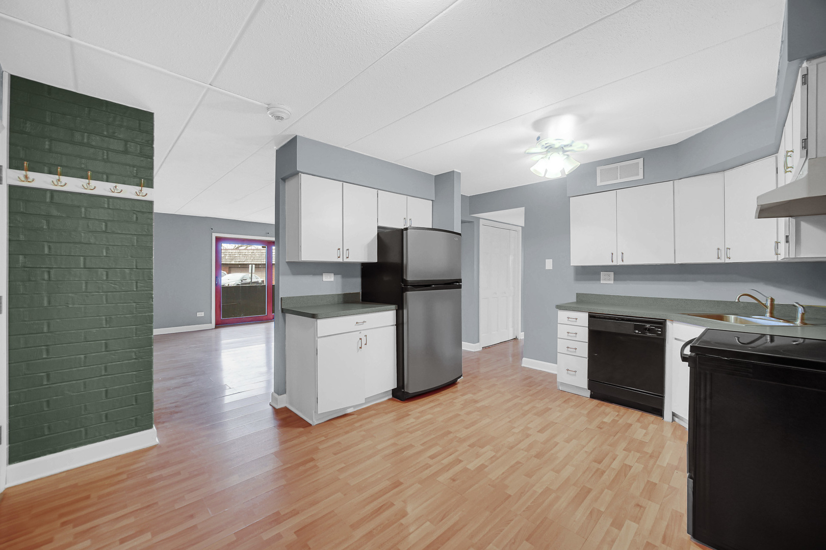491 Timber Ridge Drive, Unit 101 Carol Stream, IL 60188 - Photo 8 of 19 a kitchen with granite countertop a refrigerator stove top oven and cabinets