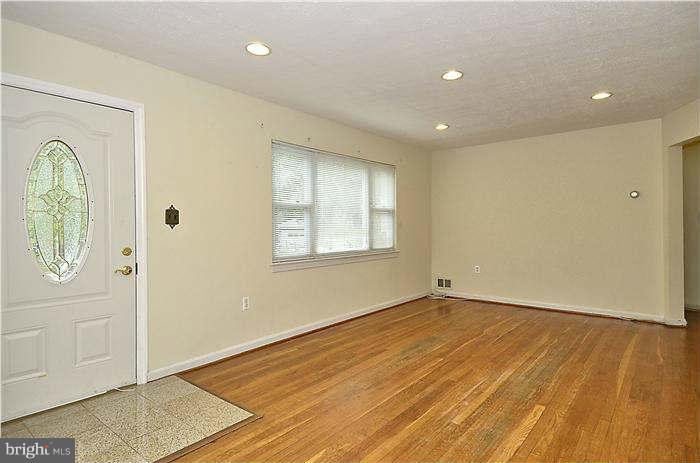 3608 Lowell Place Silver Spring, MD 20902 - Photo 6 of 26 Living Room