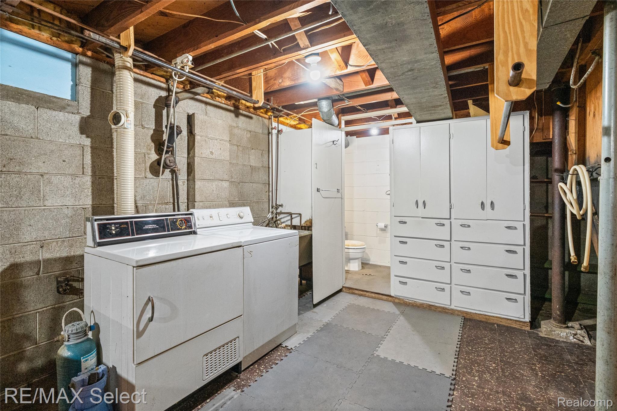 3323 East Carpenter Road Flint, MI 48506 - Photo 31 of 35 3323 E Carpenter Rd 40.jpg