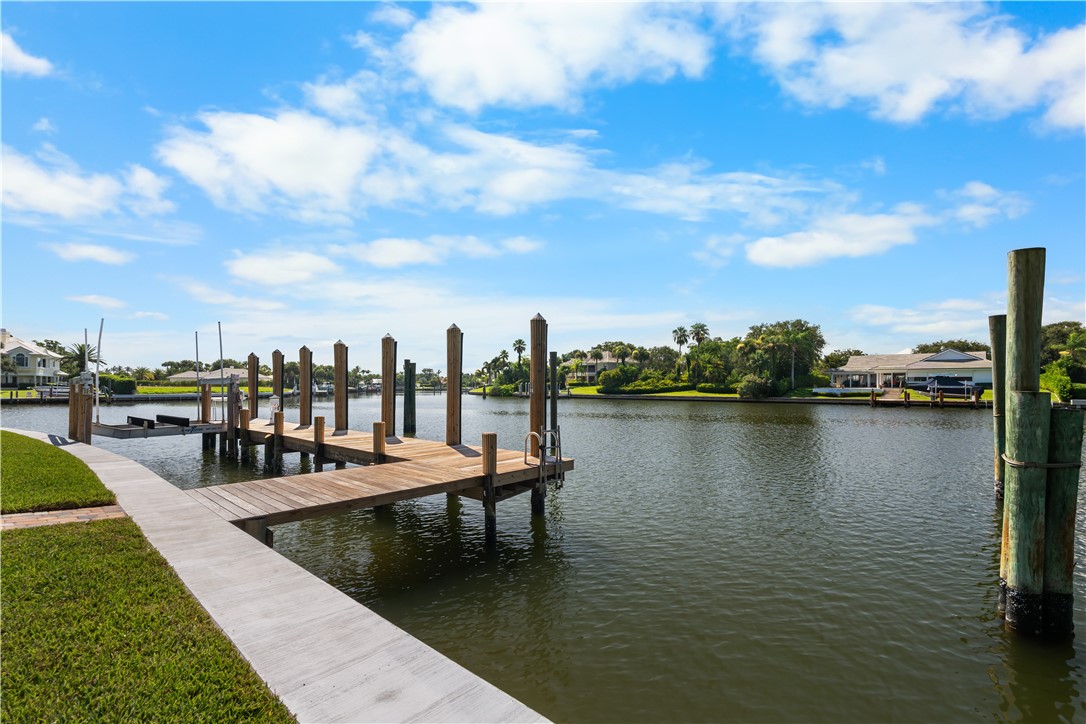 220 Rudder Road Vero Beach, FL 32963 - Photo 8 of 36